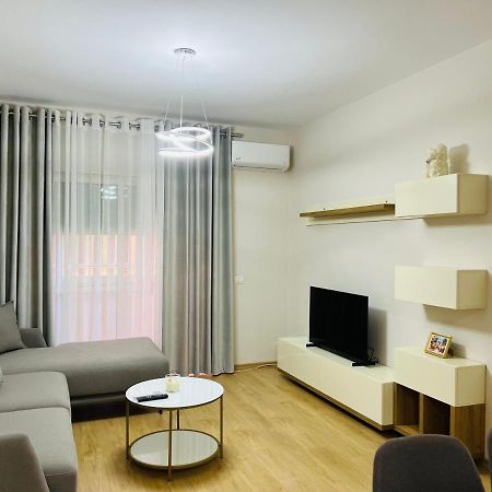 Lovely Apartment, Free Parking Tirana Exterior photo