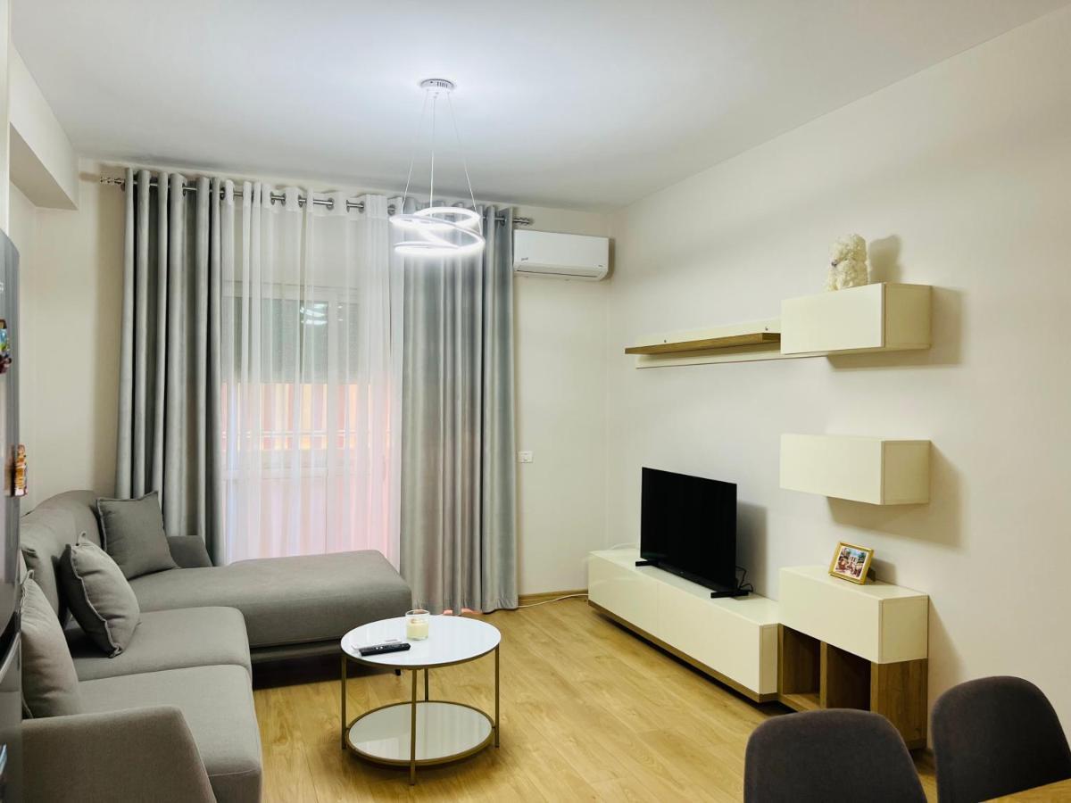 Lovely Apartment, Free Parking Tirana Exterior photo