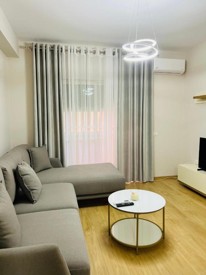 Lovely Apartment, Free Parking Tirana Exterior photo